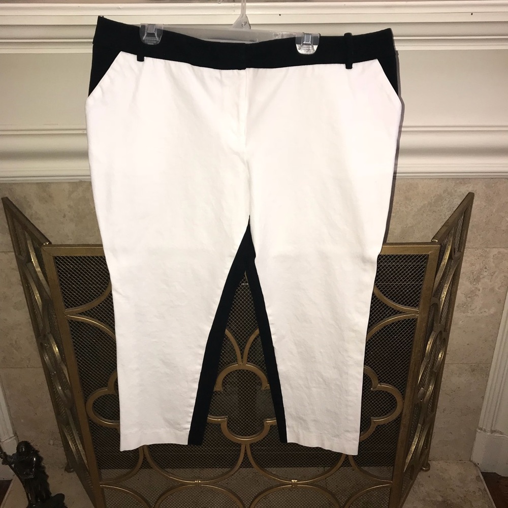 Ava & Viv Black & White Capri’s Size 18 Like New🖤
